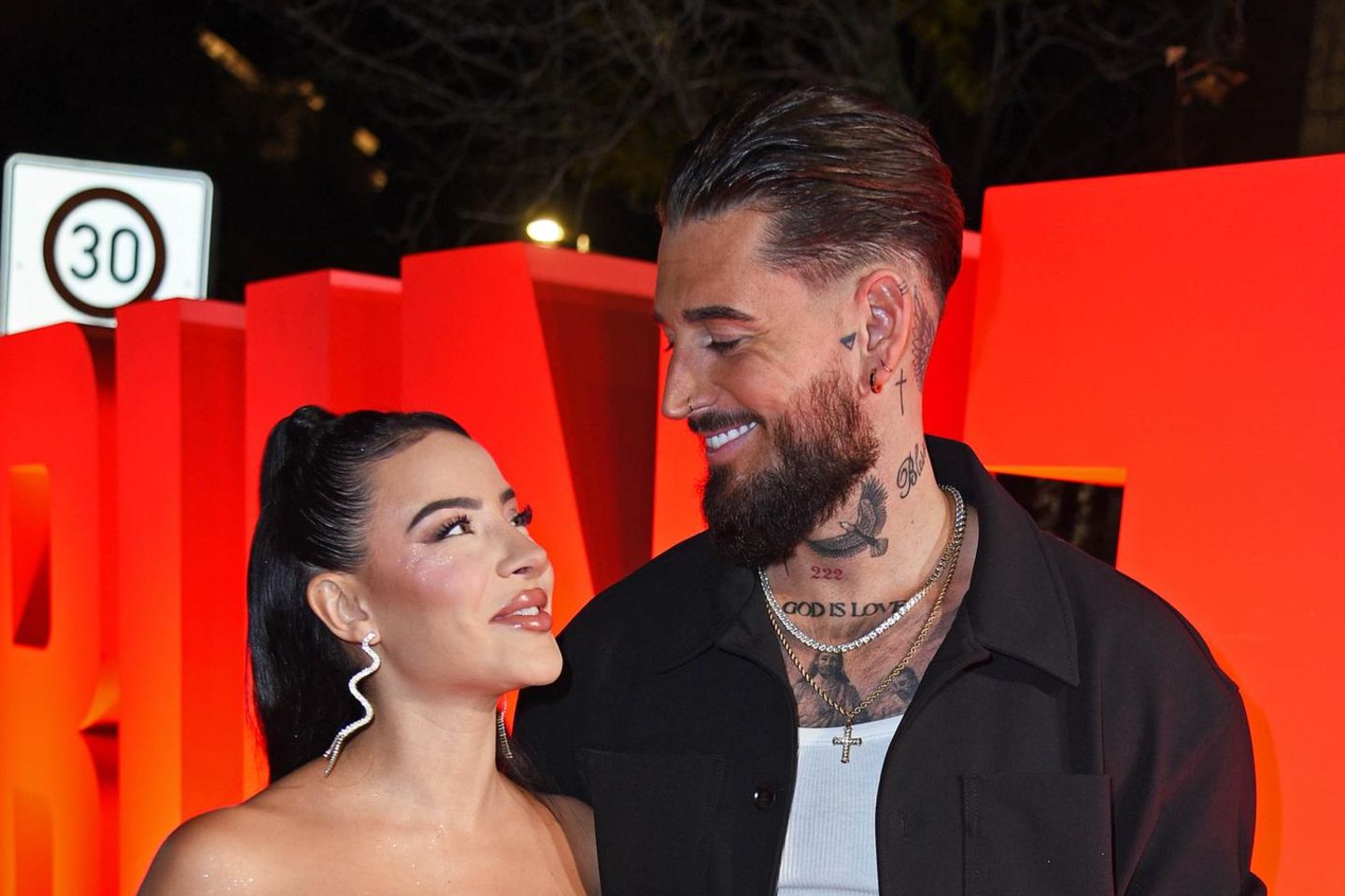 Leyla + Mike Heiter: Rührender Hintergrund! Erneute Hochzeitszeremonie | GALA.de