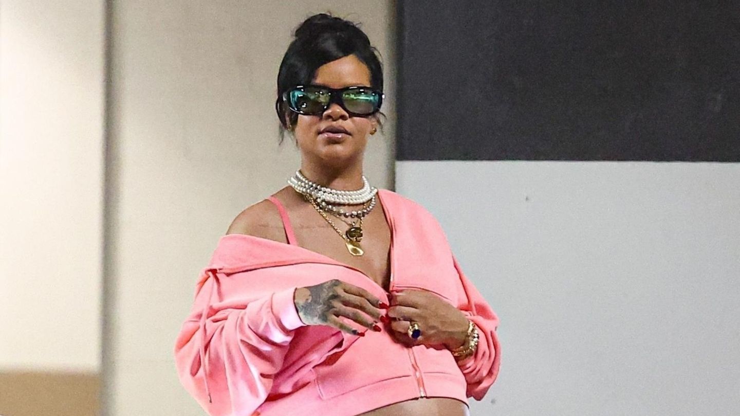 Fashion-Looks-Rihanna-beherrscht-den-Pregnancy-Style-wie-keine-Zweite