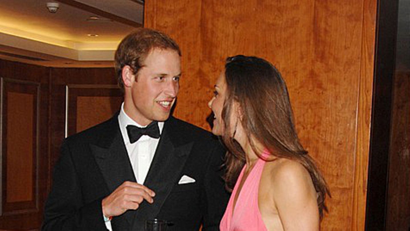 Catherine-Princess-of-Wales-Vor-17-Jahren-ging-sie-mit-diesem-Neckholderkleid-viral