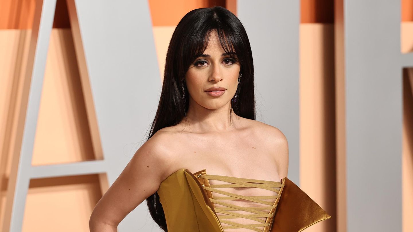 Camila-Cabello-Performance-Albtraum-Ihr-Korsett-platzt-w-hrend-Asia-Tournee