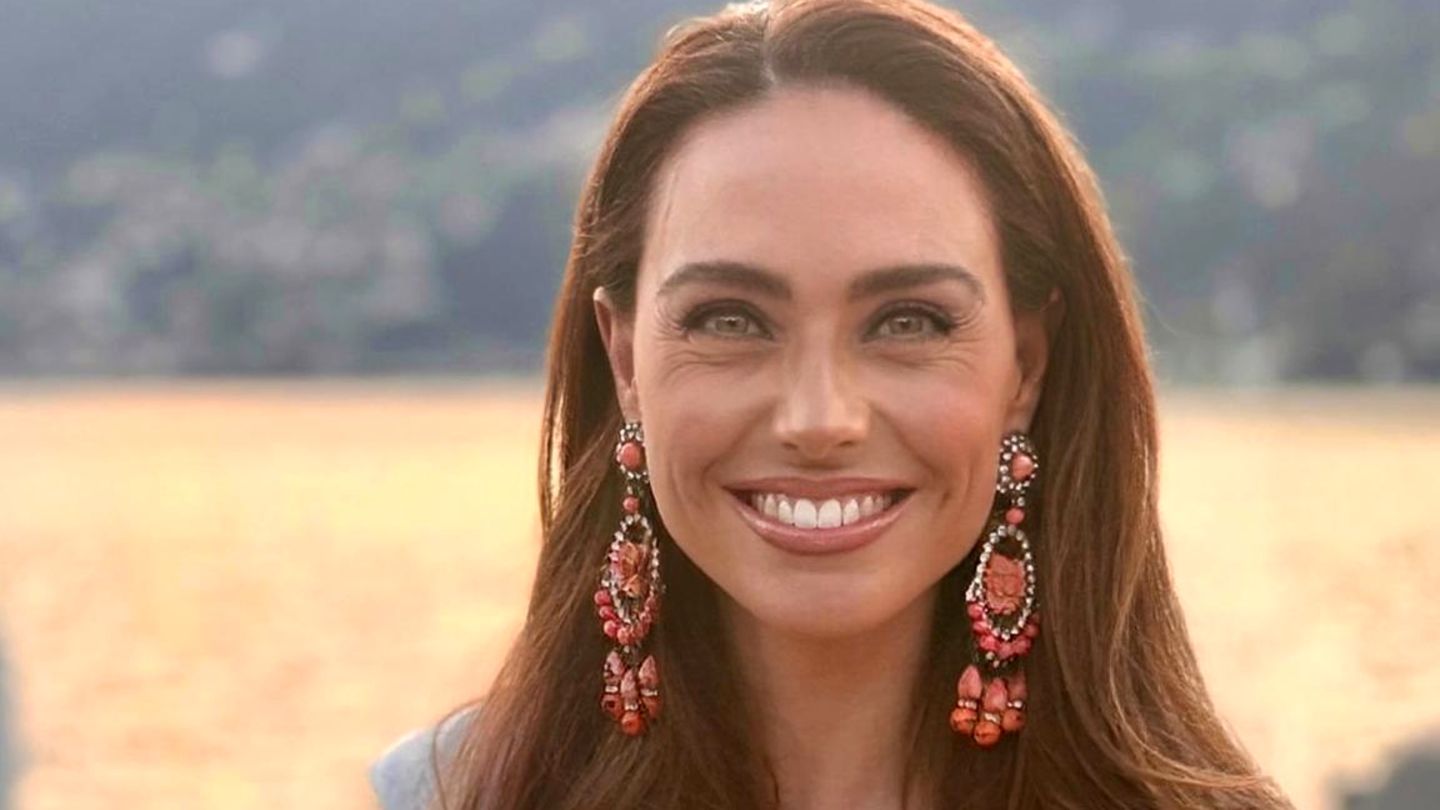 Fashion-Looks-Franca-Lehfeldt-berrascht-mit-diesem-knalligen-Urlaubs-Piece