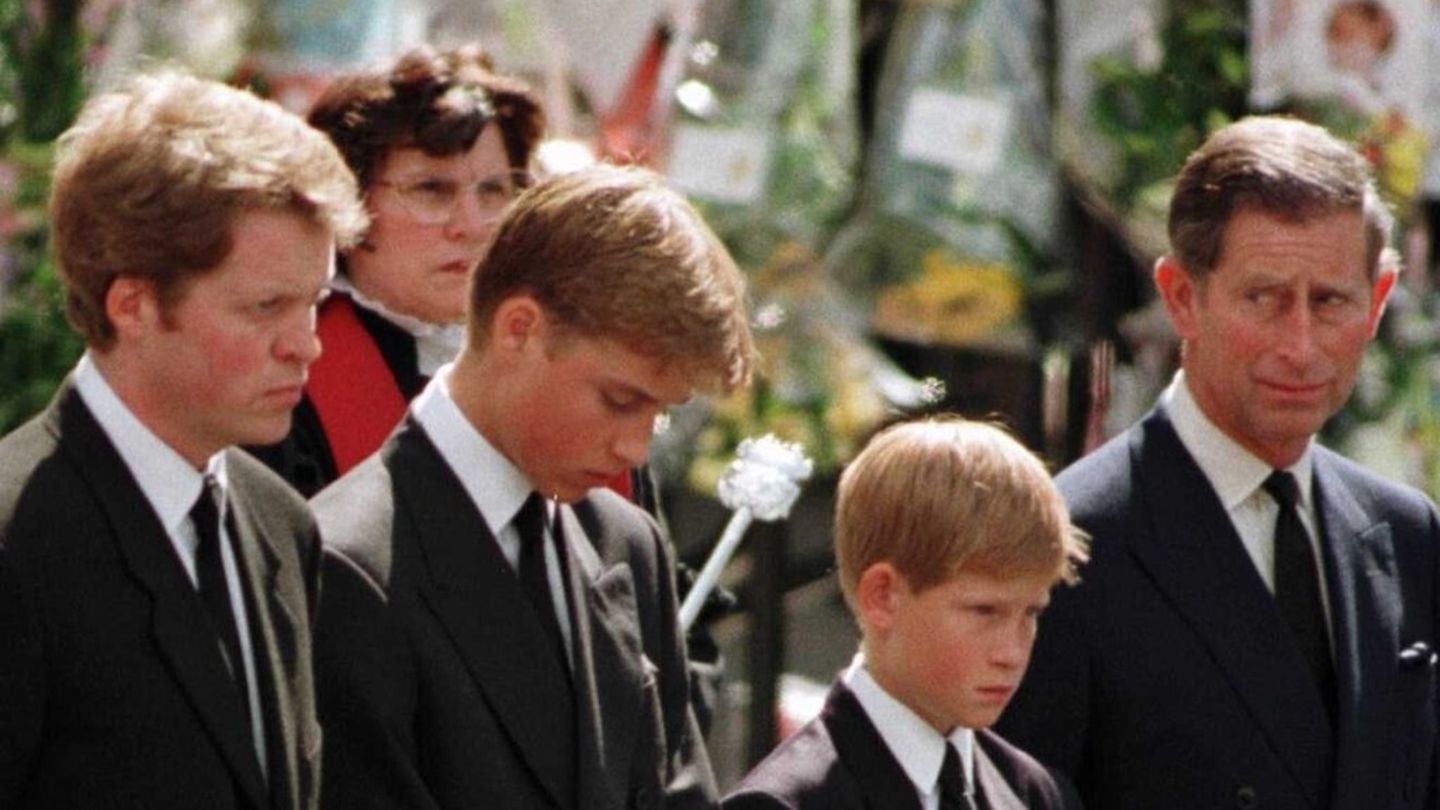 Todestag-von-Prinzessin-Diana-Prinzessin-Dianas-Bruder-bringt-Blumen