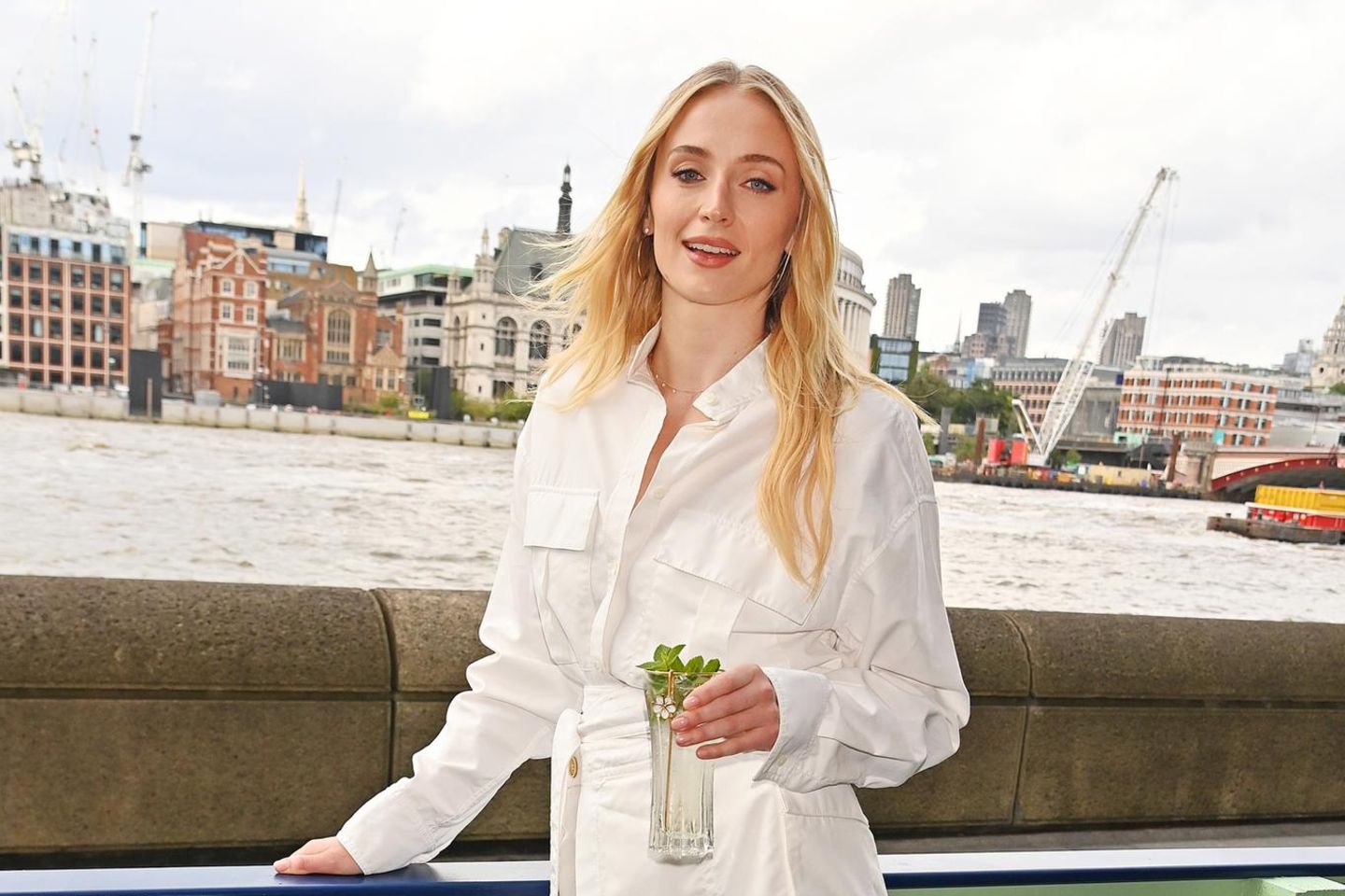 Mesmerizing Coldplay's Chris Martin Reportedly Dating Game Of Thrones Star Sophie Turner Moment for Desktop Mesmerizing Coldplay's Chris Martin Reportedly Dating Game Of Thrones Star Sophie Turner Moment for Desktop