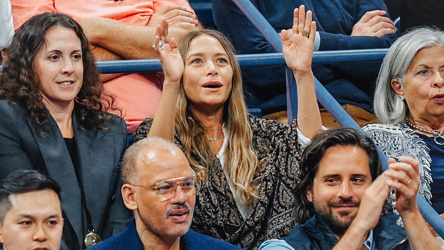 Style-am-Spielfeldrand-Mary-Kate-Olsen-strahlt-bei-den-US-Open