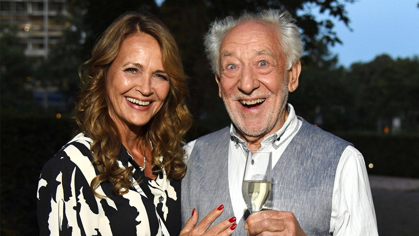 Stars-auf-Events-2025-Promis-und-Familie-feiern-ihn-mit-einer-berraschungsgala