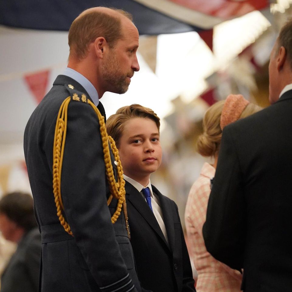 Prinz George: Mit dieser Mini-Royal geht er in eine Klasse | GALA.de