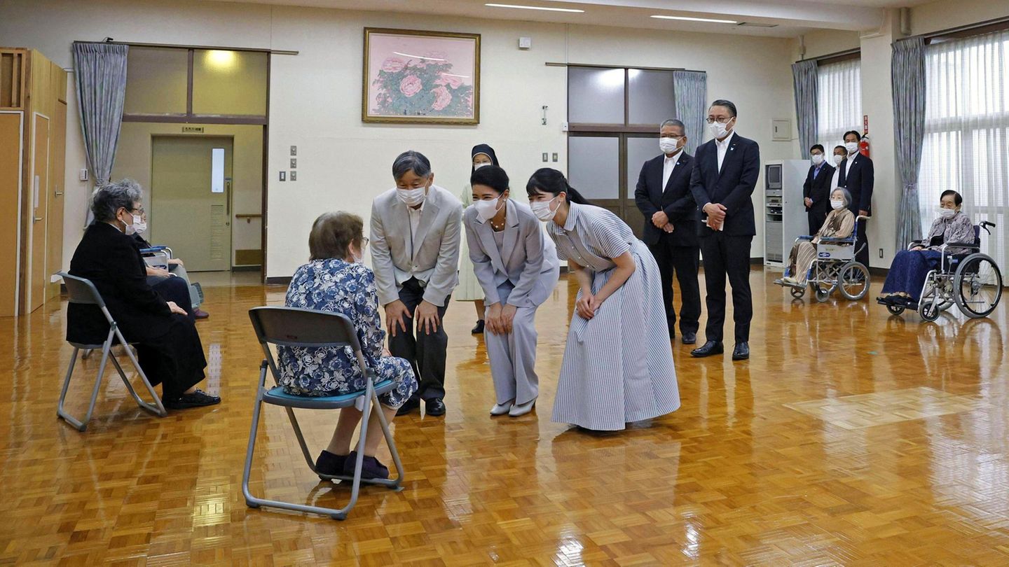 Japan-Vor-ihnen-geht-sogar-die-Kaiserfamilie-in-die-Knie