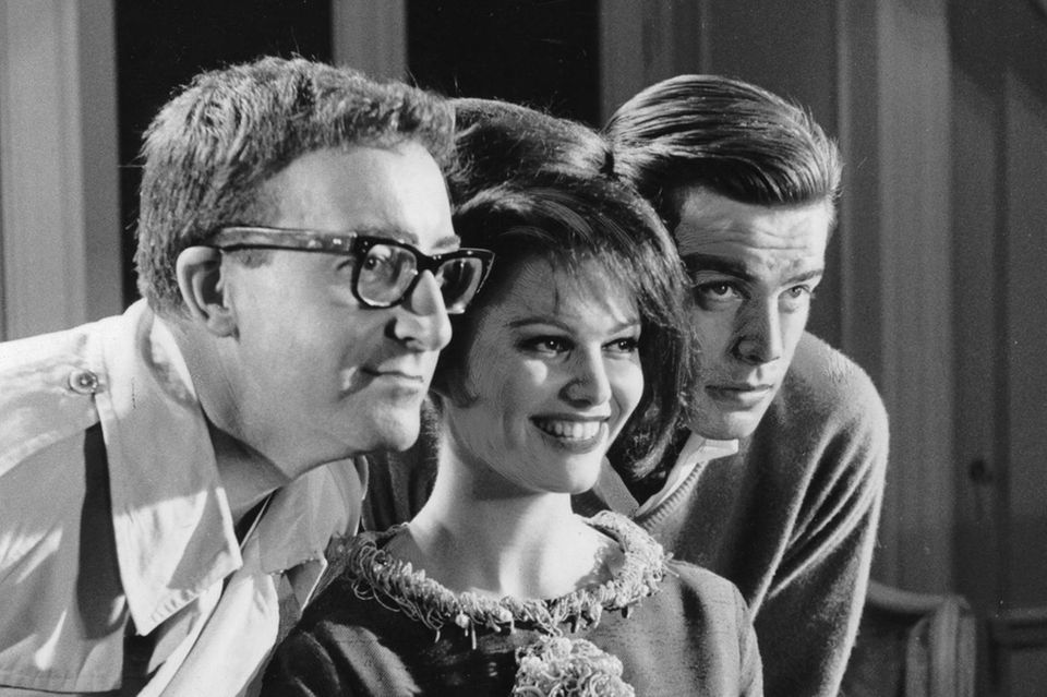 Peter Sellers (†), Claudia Cardinale (†) und Robert Wagner in dem Film "Der rosarote Panther" aus dem Jahr 1963.