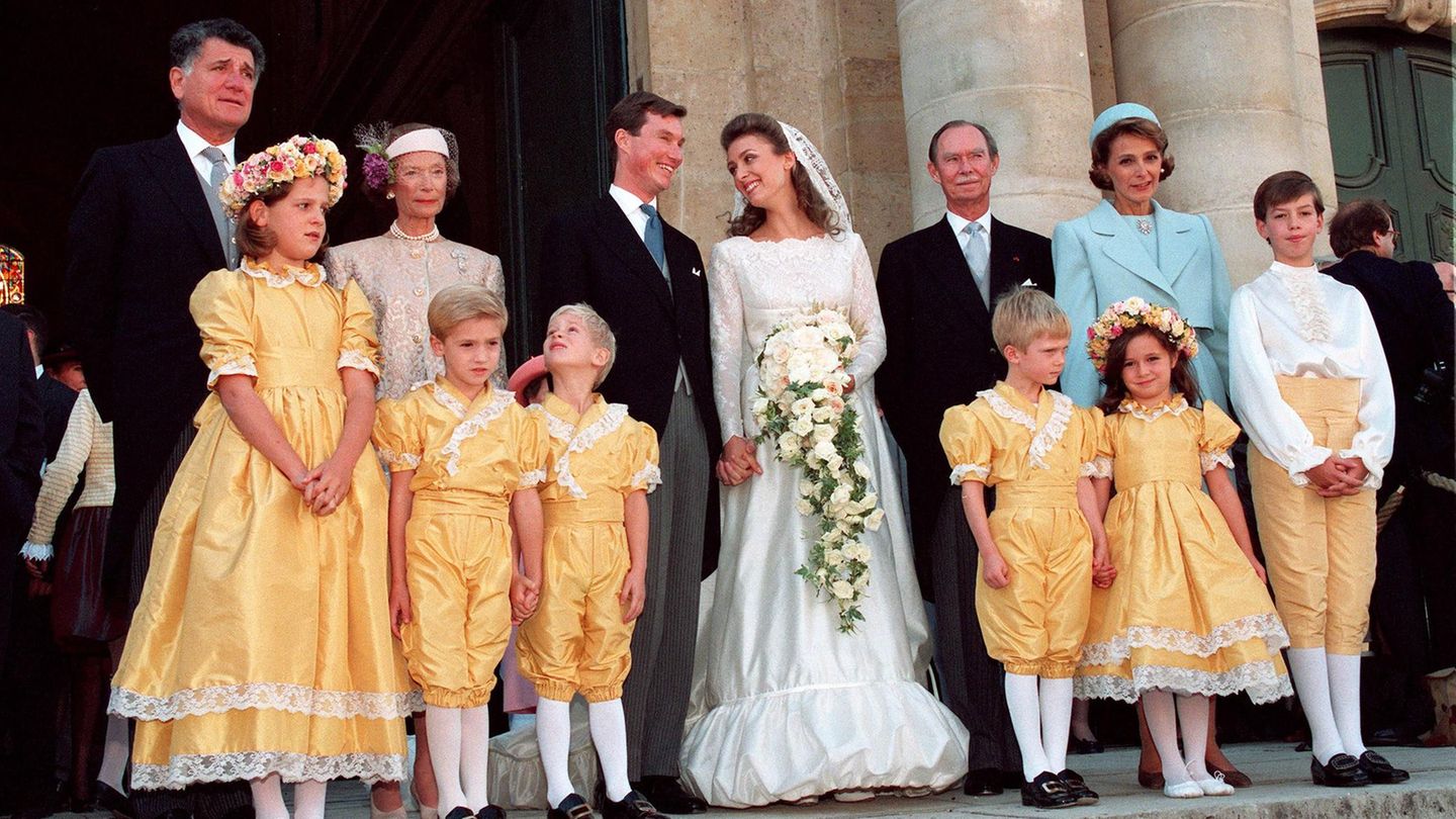 Brautmode-Vor-31-Jahren-sagte-sie-in-diesem-traumhaften-Brautkleid-Ja-