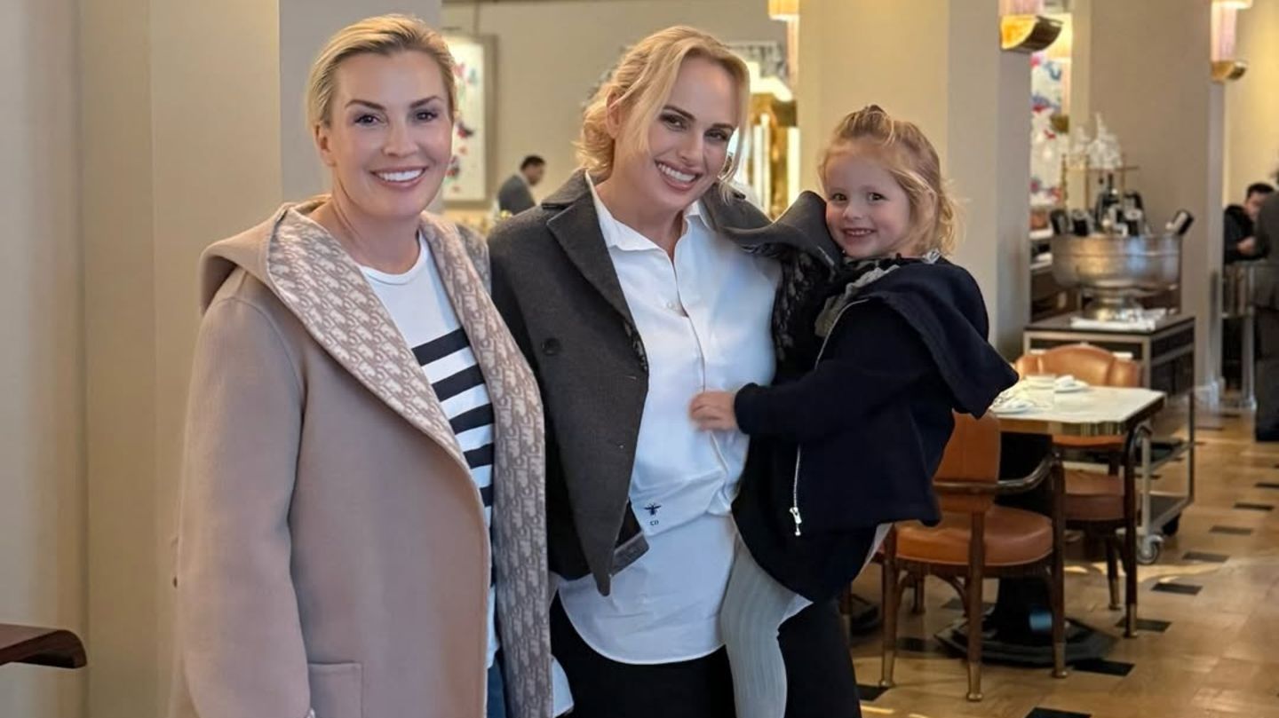 Familienbande-2025-Rebel-Wilson-und-Ehefrau-Ramona-feiern-die-Liebe