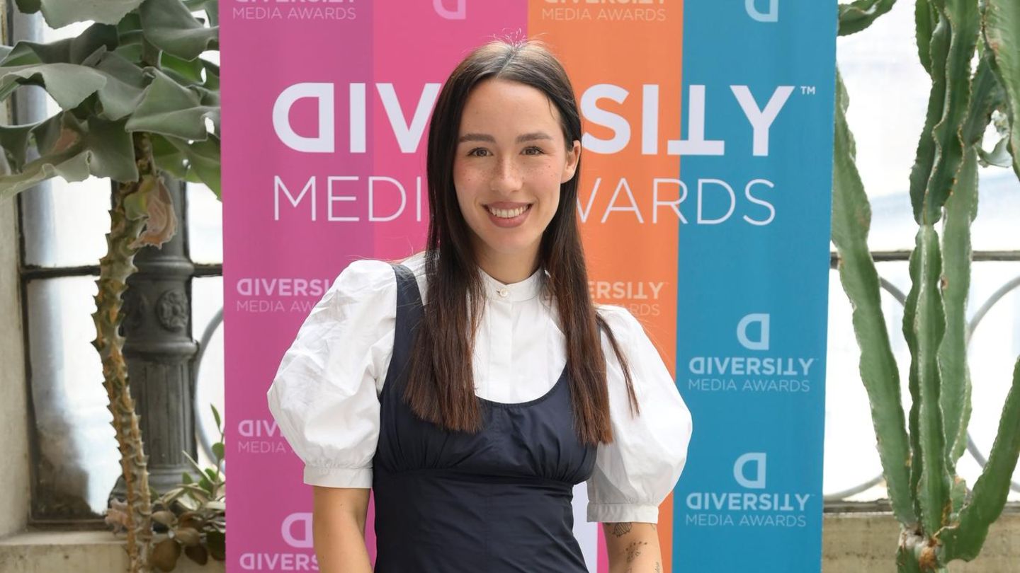 Fashion-Looks-So-verleiht-sie-ihrem-Business-Look-eine-sexy-Note