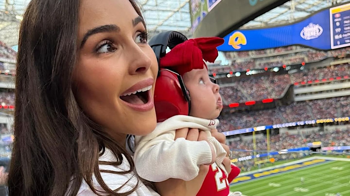 In-der-ersten-Reihe-Hier-wird-Olivia-Culpos-kleine-Colette-zu-Papas-gr-tem-Fan