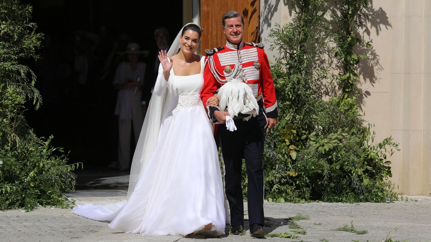 Brautmode-In-diesem-Traumkleid-heiratet-B-rbara-Mirjan-diesen-spanischen-Aristokraten