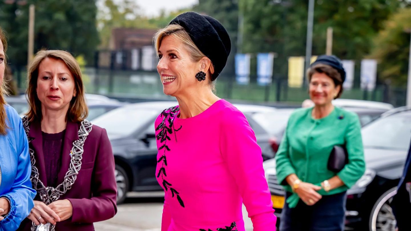 K-nigin-M-xima-In-ihrem-Designer-Dress-wird-sie-zum-Farbfeuerwerk