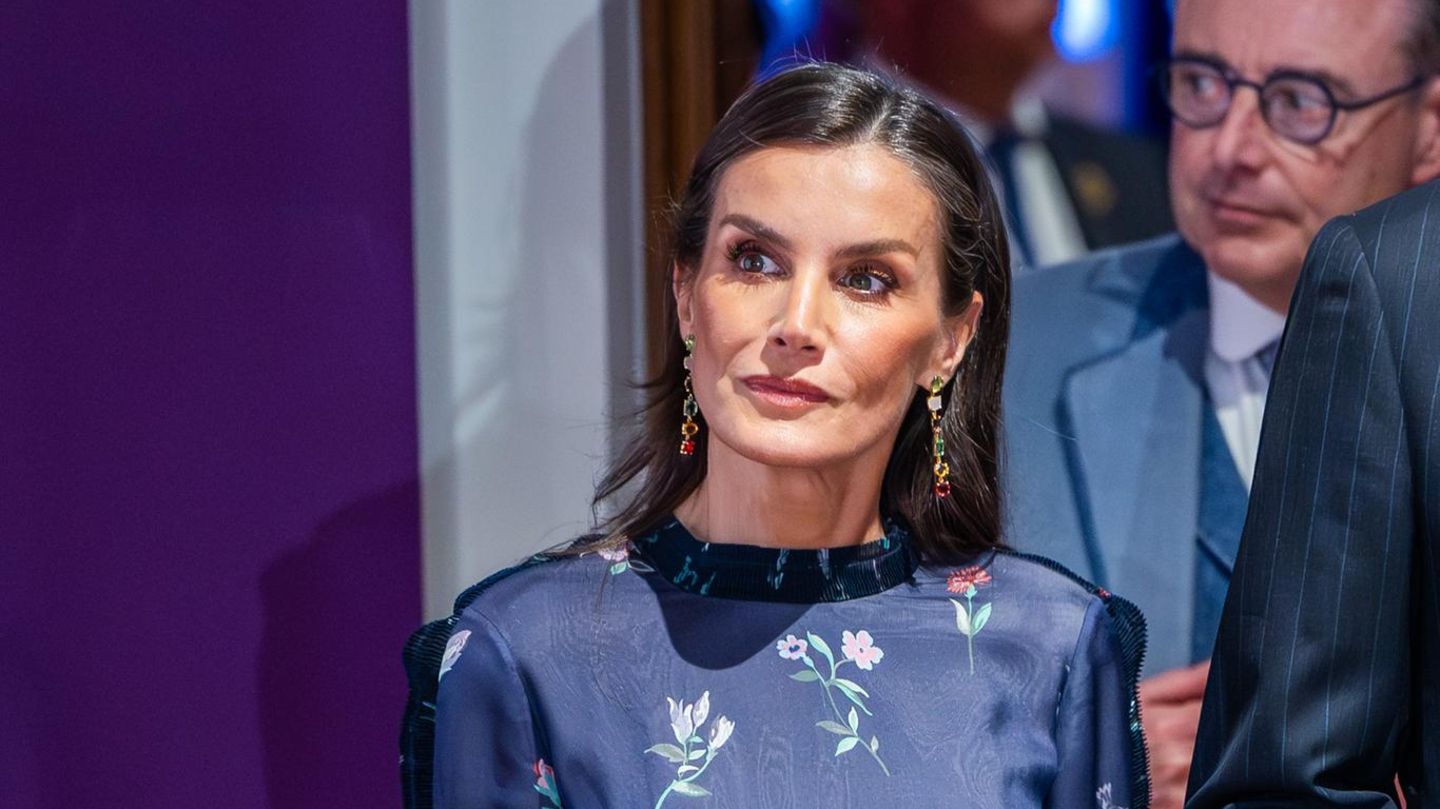 Fashion-Looks-K-nigin-Letizia-berrascht-mit-raffinierter-Face-Lift-Frisur