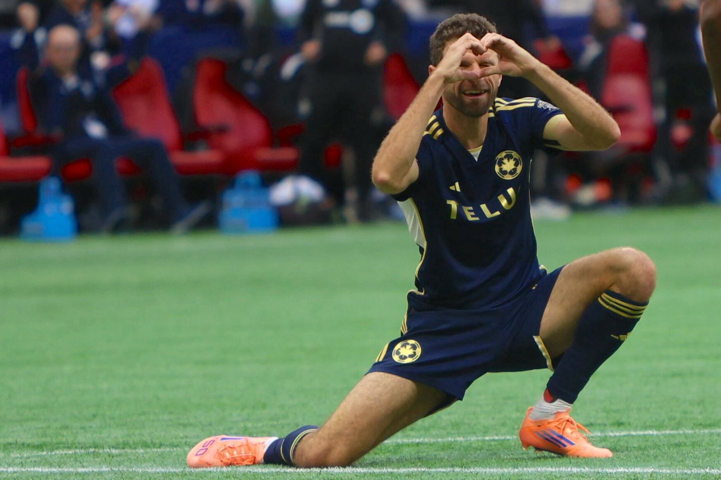 Thomas Müller: "Glow Up des Jahres"! Typveränderung sorgt für Furore |  GALA.de