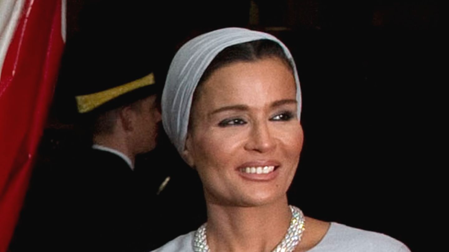 Juwelen-aus-1001-Nacht-Die-m-chtigste-Frau-Katars-tauscht-200-Karat-Smaragde-gegen-Diamanten