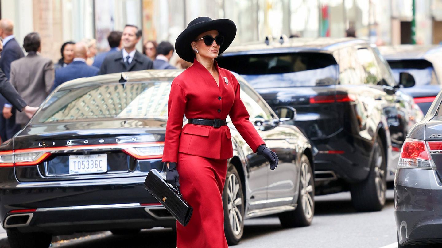 Film-Sch-nheiten-Erkennen-Sie-die-elegante-Dame-in-Rot-auf-Anhieb-