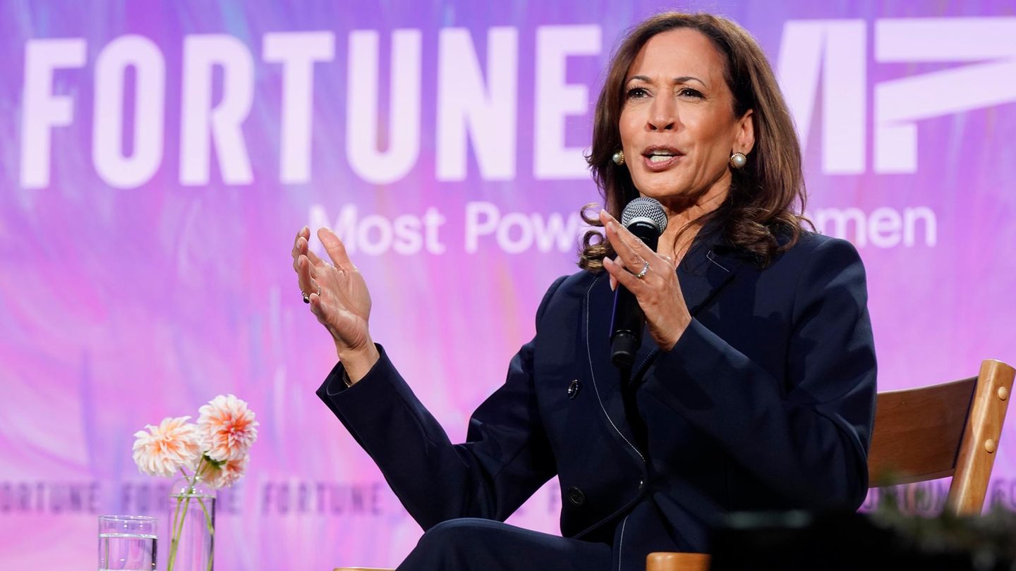 Kamala-Harris-Dieses-kraftvolle-Accessoire-aus-Vizepr-sidentinnen-Zeiten-tr-gt-sie-bis-heute