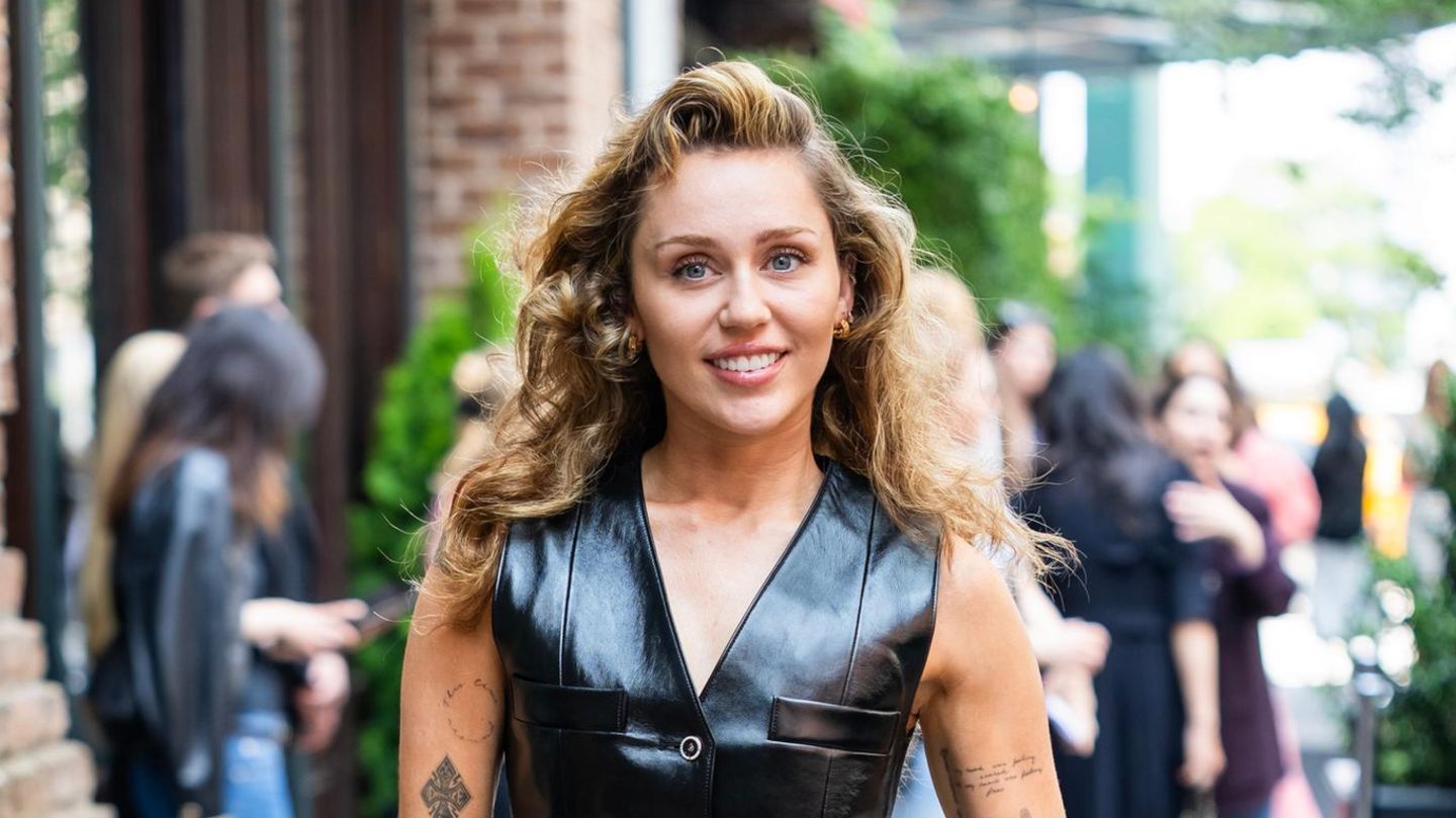 Miley-Cyrus-Sie-berrascht-mit-radikalem-Frisurenwandel-und-erinnert-an-Pop-Legende