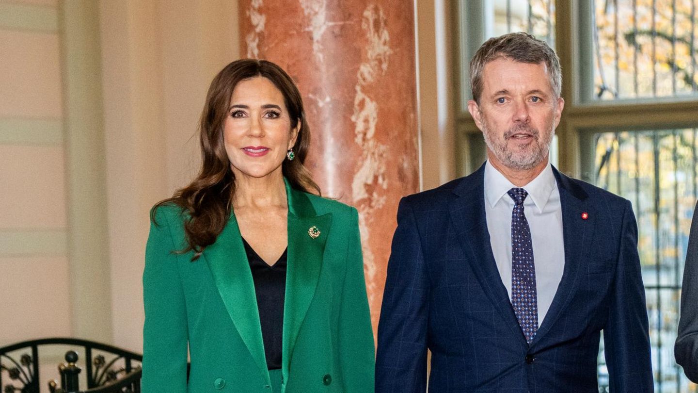 K-nigin-Mary-Ihr-Schmuck-am-letzten-Tag-ihrer-Lettlandreise-spricht-B-nde