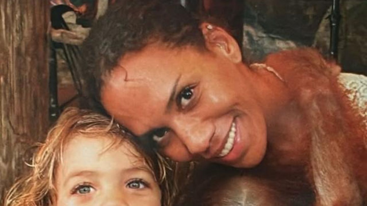 Elias-Becker-Elias-Becker-schickt-tierisch-s-e-Geburtstagsgr-e-an-Mama-Barbara