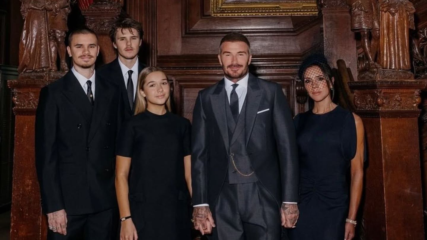 Modische-Minis-Seltener-Anblick-Erfindet-sie-sich-modisch-etwa-neu-