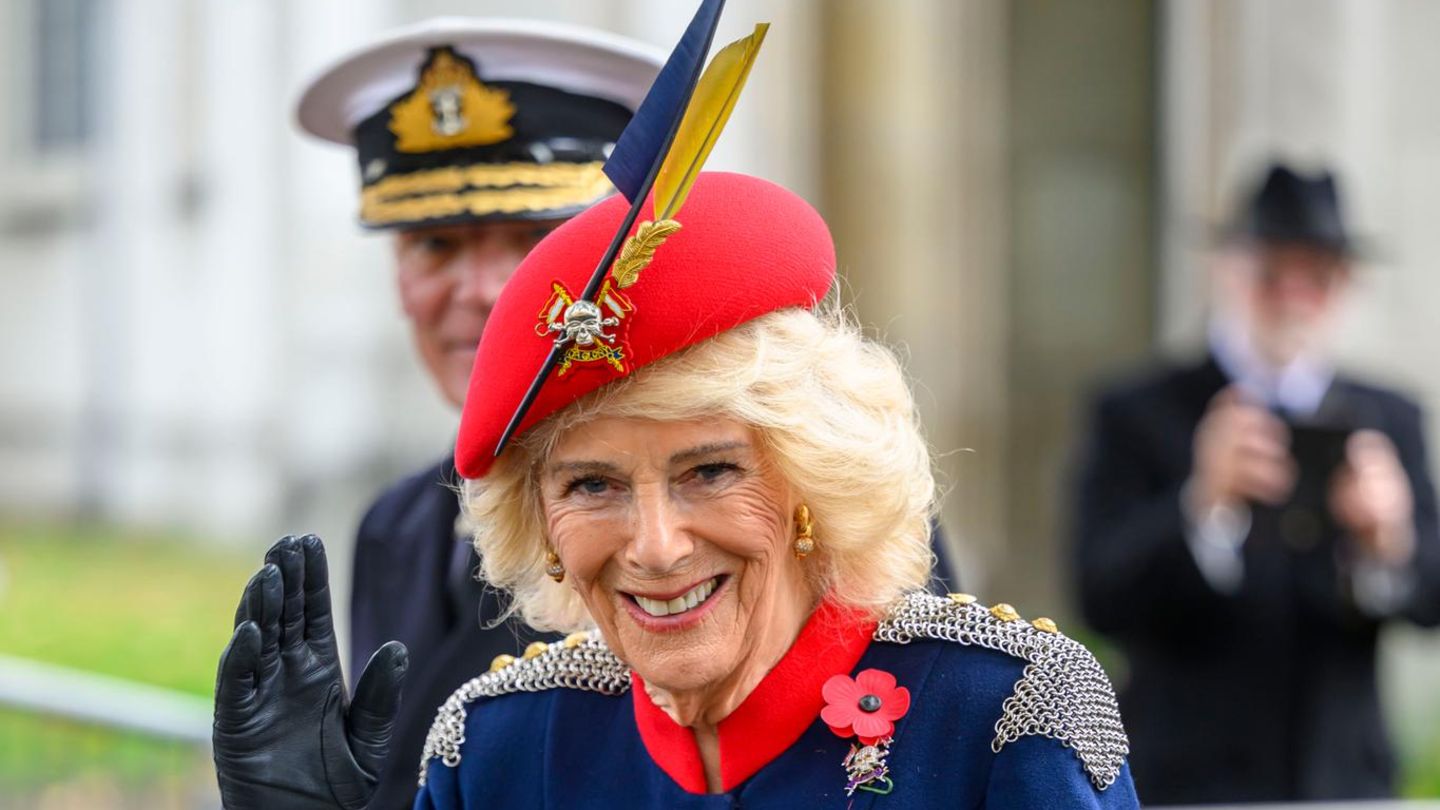 royaler-schmuck-das-ist-die-emotionale-bedeutung-hinter-ihrer-totenkopf-brosche