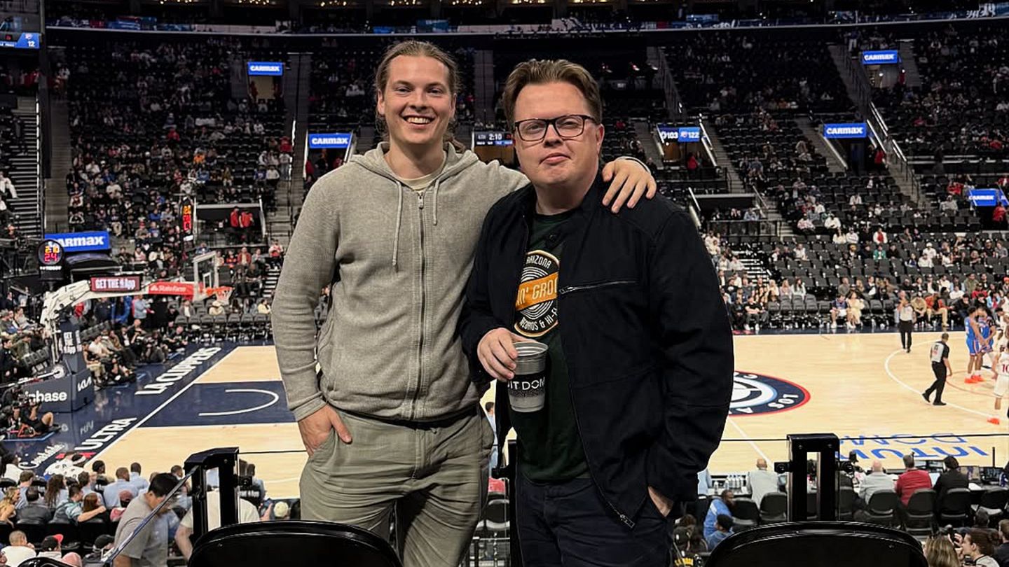 In-der-ersten-Reihe-Gabriel-und-Angelo-Kelly-genie-en-ihre-gemeinsame-Zeit-in-L-A-