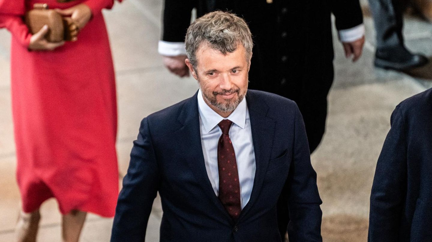 K-nig-Frederik-Treibt-ihn-die-Angst-vor-diesen-pikanten-Fragen-durch-den-Hintereingang-