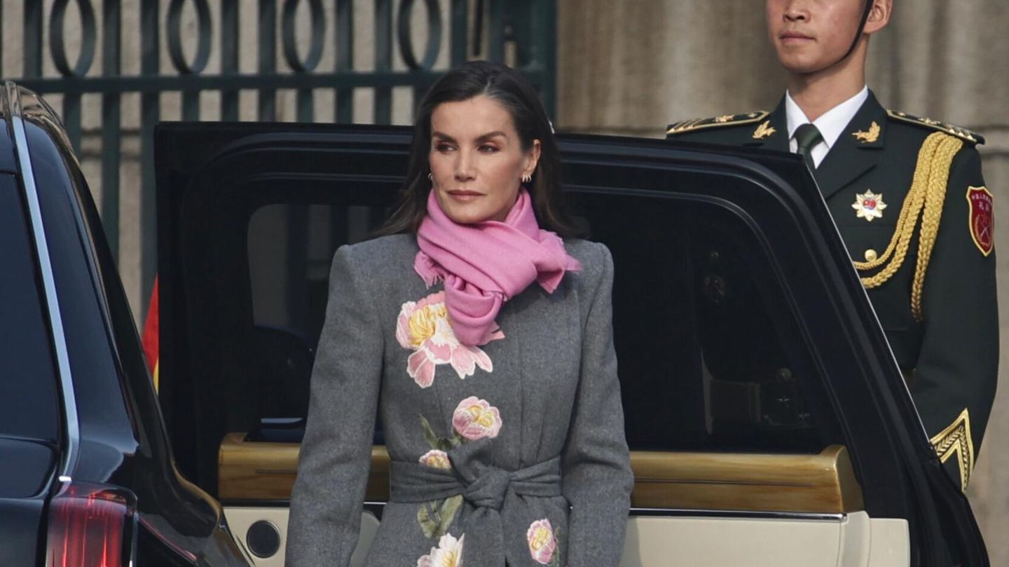 fashion-looks-aus-diesem-stoff-sind-romantik-kleidertr-ume-gestrickt