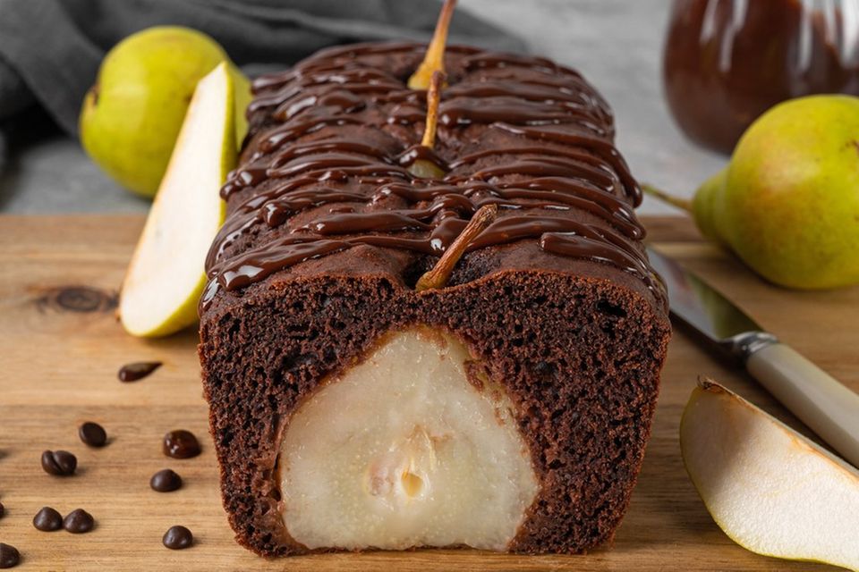 Saftig und aromatisch: Kastenkuchen mit eingebackenen Birnen | GALA.de