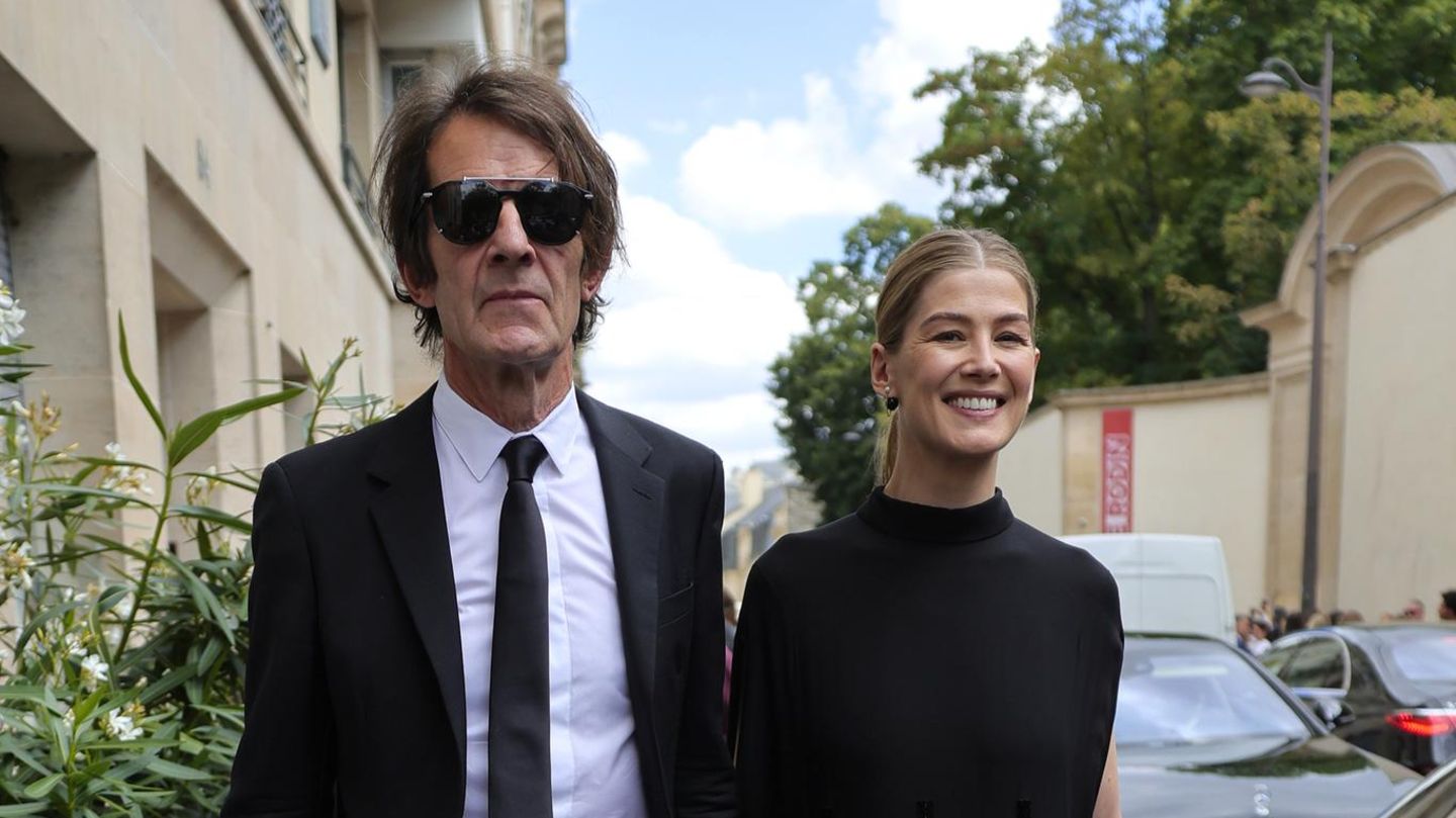 Rosamund-Pike-Ausgeplaudert-Hat-Rosamund-Pike-Langzeitpartner-Robie-Uniacke-heimlich-geheiratet-