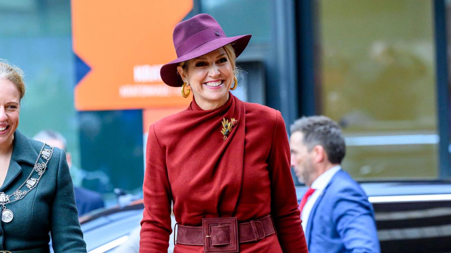 K-nigin-M-xima-Ton-in-Ton-l-sst-sie-den-grauen-Novembertag-erstrahlen