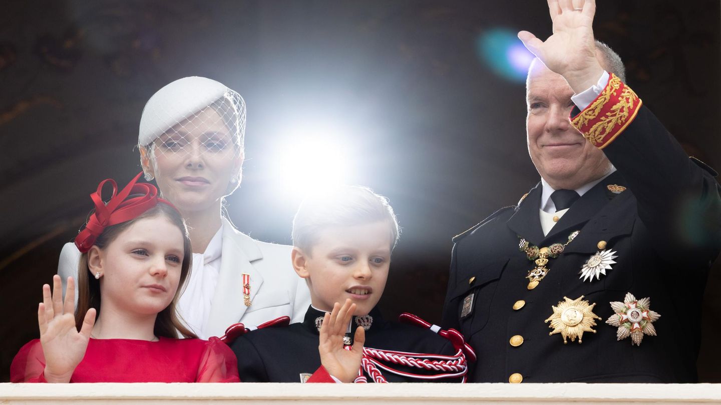 F-rstin-Charl-ne-F-rstin-Charl-ne-enth-llt-die-pr-gendsten-Momente-ihrer-Familie