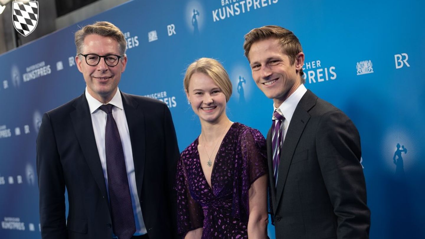 Catherine-M-xima-Co-Seltener-Red-Carpet-Auftritt-der-bayrischen-Adeligen