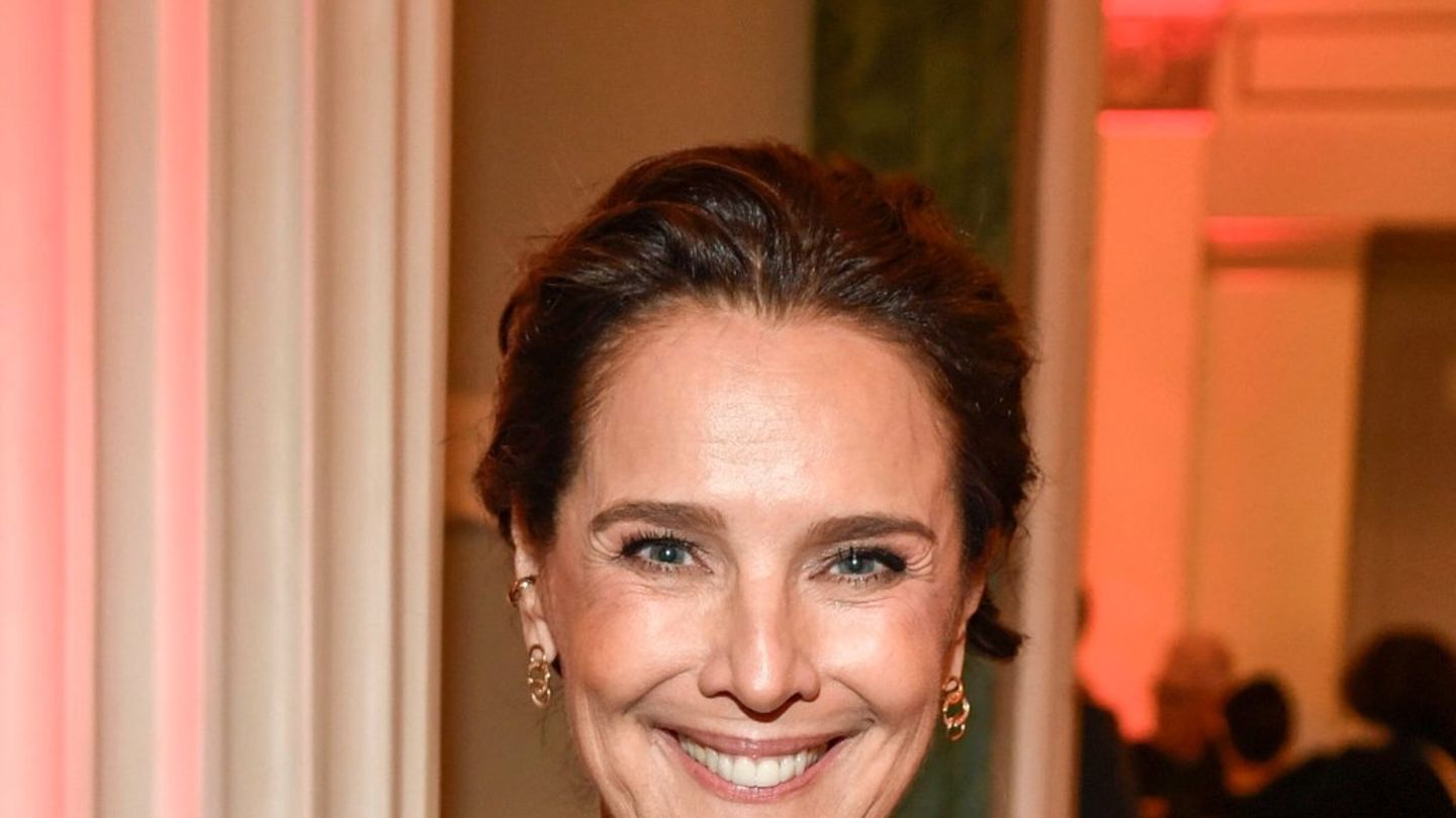 Begeisterte-Reaktionen-D-sir-e-Nosbusch-setzt-auf-graue-Haare