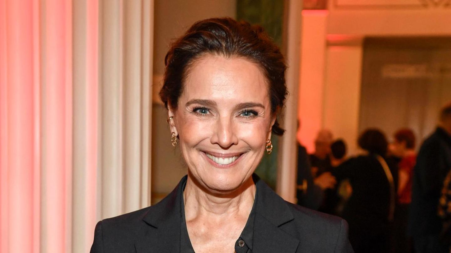 D-sir-e-Nosbusch-D-sir-e-Nosbusch-wechselt-Haarfarbe-und-das-Netz-flippt-aus