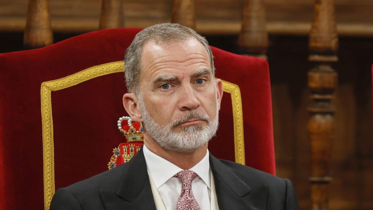 k-nig-felipe-k-nig-felipe-ehrt-seine-mutter-aber-nicht-seinen-vater