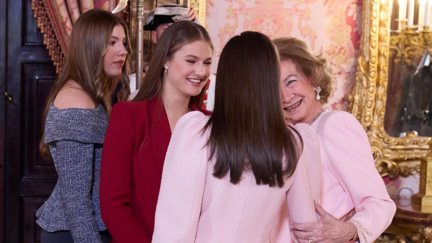 Spaniens-K-nigspaar-K-nigin-Sofia-wird-heute-von-der-ganzen-Familie-gefeiert