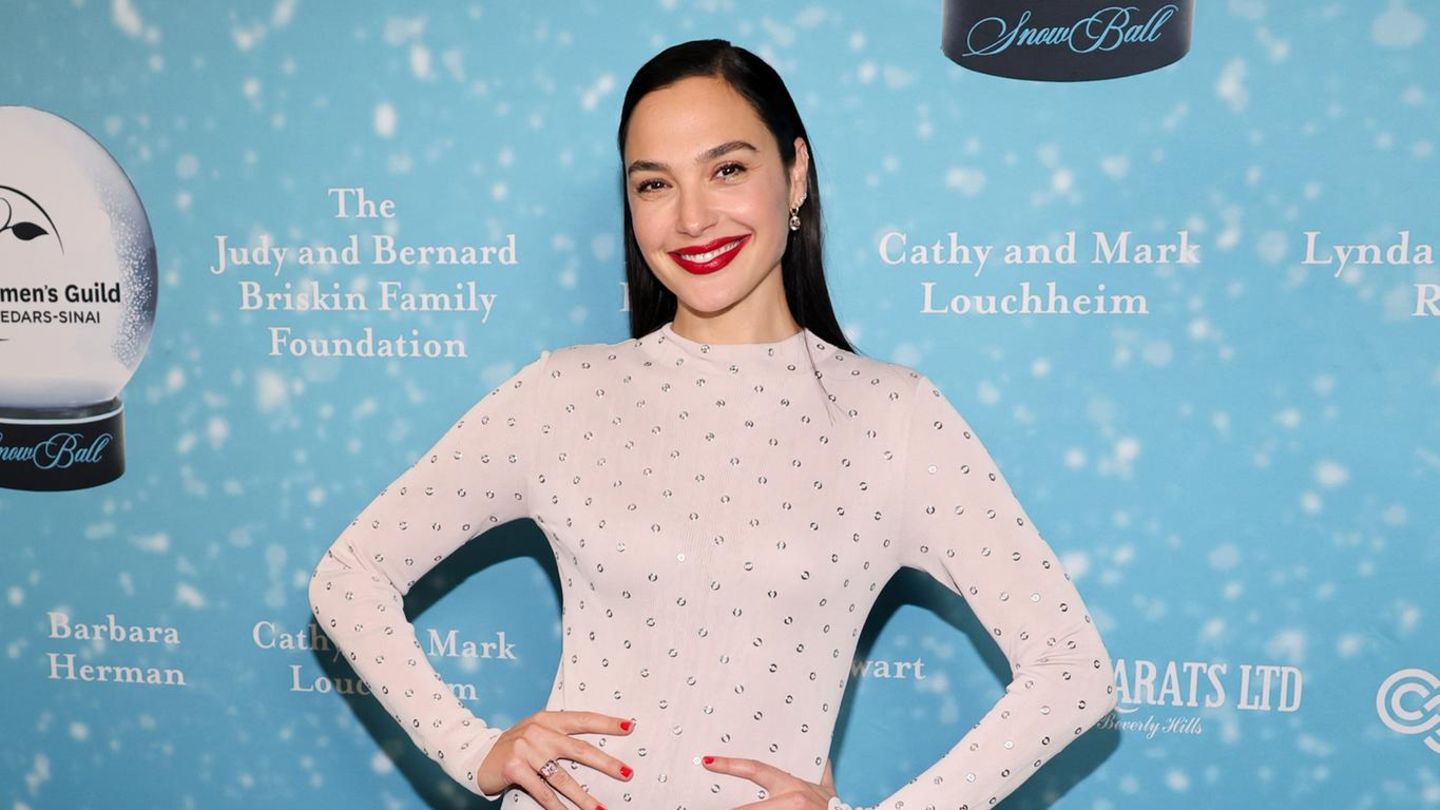 red-carpet-style-2025-nach-baby-nummer-vier-feiert-sie-spektakul-res-red-carpet-comeback