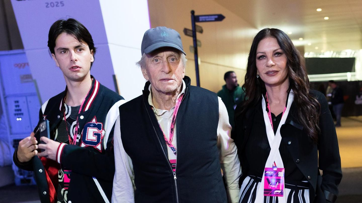 familien-style-familie-douglas-zeigt-sich-in-schwarz-und-wei-beim-gro-en-preis