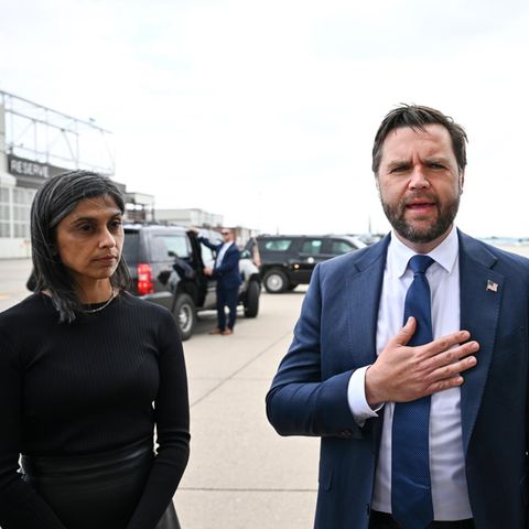 Melania Trump: Auf Twitter verteidigt sie ihre Nacktbilder | GALA.de