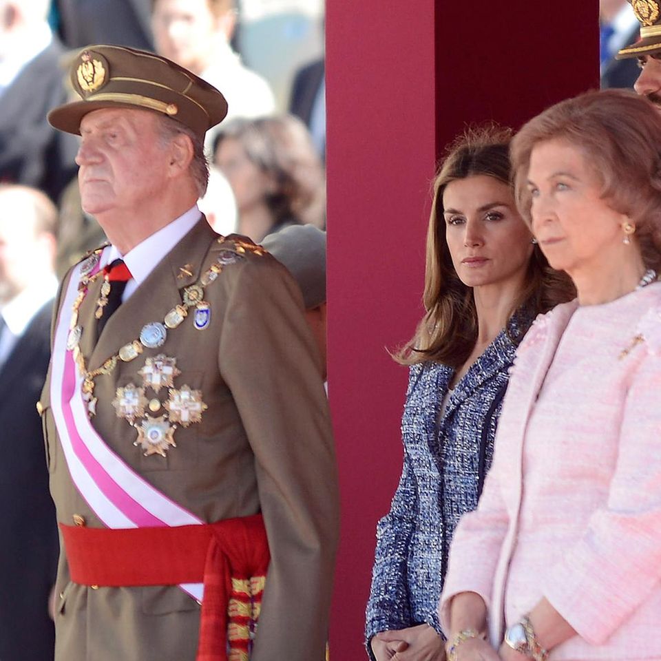 Juan Carlos und Sofia, dahinter Königin Letizia und König Felipe