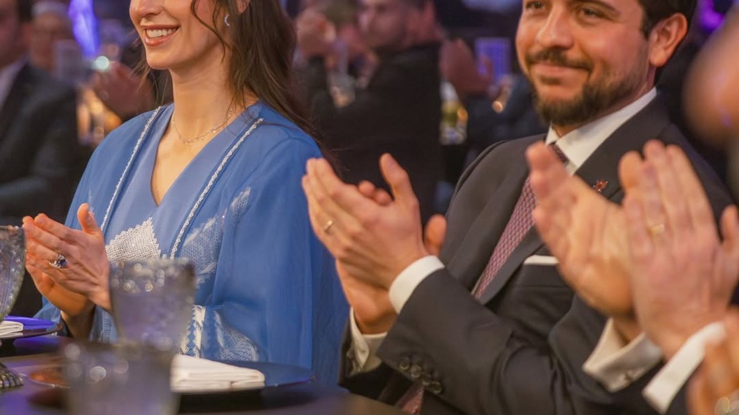 der-style-der-jordanierinnen-applaus-f-r-ihren-auftritt-der-kultur-und-couture-verbindet