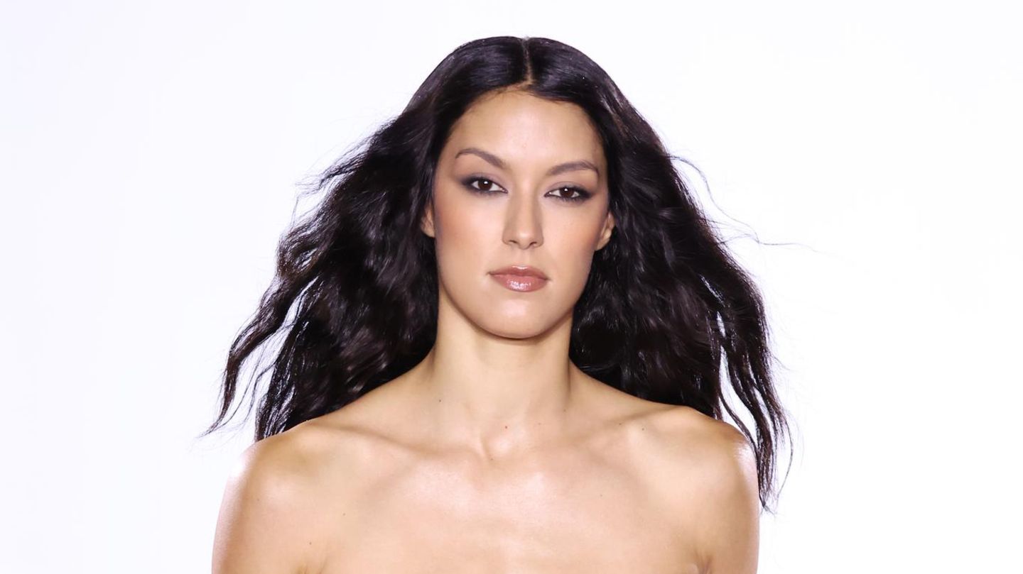 Pl-tzlich-kurz-und-rot-Wagt-Rebecca-Mir-jetzt-ihre-drastischste-Haarverwandlung-aller-Zeiten-