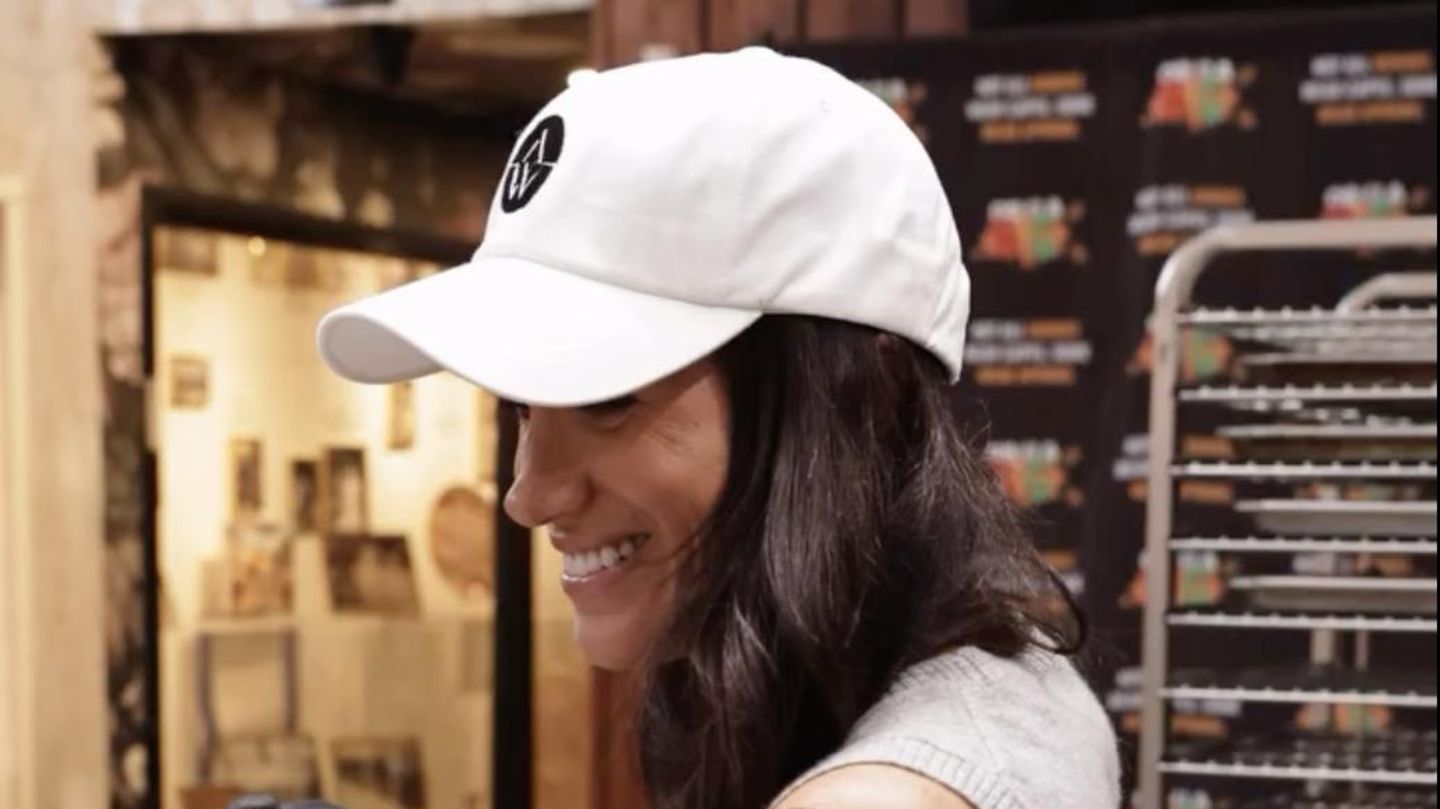 modische-minis-wow-so-lang-sind-ihre-roten-haare-jetzt-gewachsen