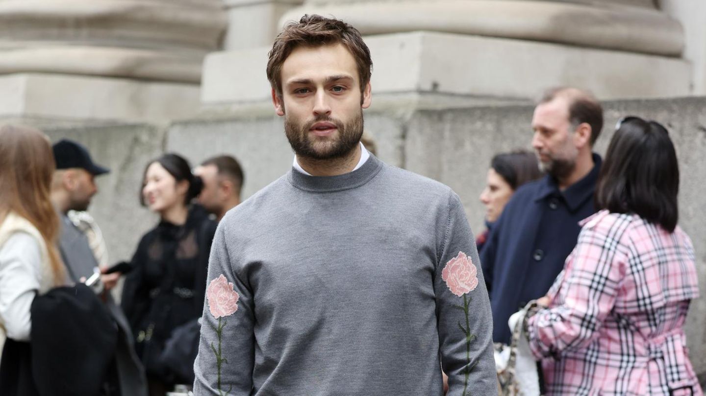 Douglas-Booth-Schauspieler-Douglas-Booth-spricht-ber-den-schweren-Verlust-seines-Vaters