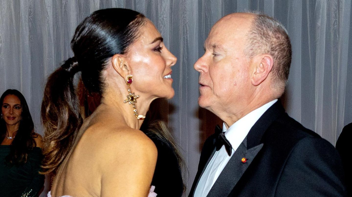 F-rst-Albert-F-rst-Albert-geht-auf-Tuchf-hlung