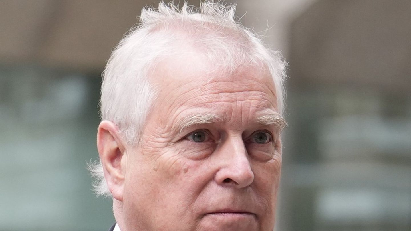 Andrew-ist-kein-Herzog-mehr-Royals-aktualisieren-ihre-Website